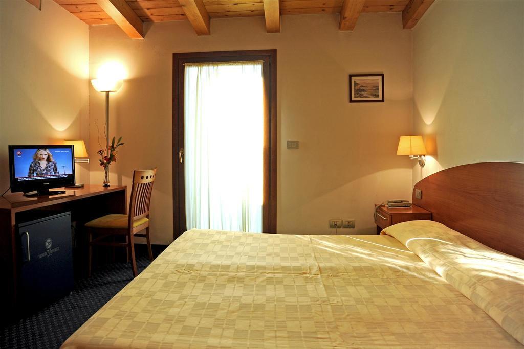 Hotel Vittoria San Giórgio di Nogaro 部屋 写真